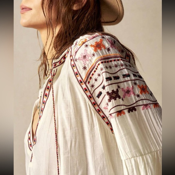 Boho floral embroidered western blouse - Picture 6 of 8